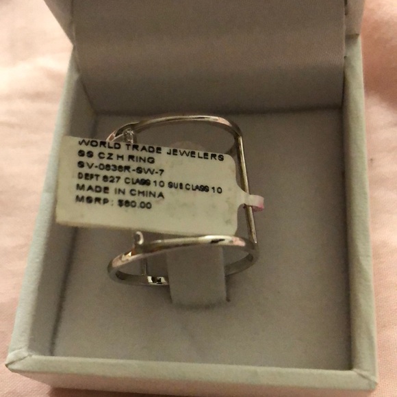 A ring - Picture 3 of 4